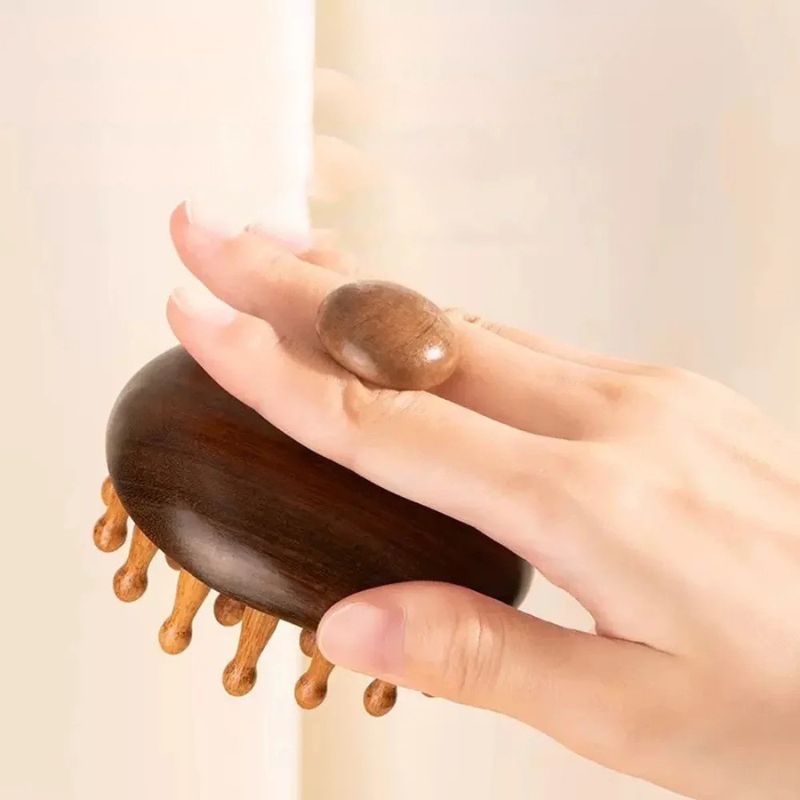 Brosse de Massage du Cuir Chevelu en Bois de Santal